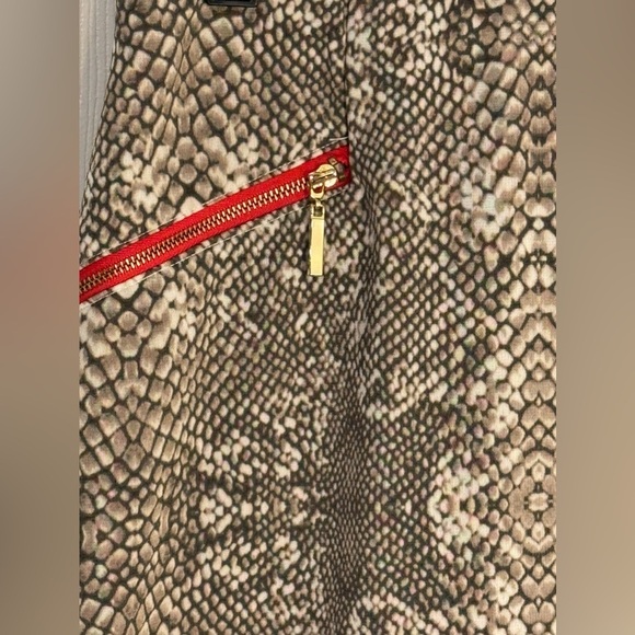 Alfani Knee Length Pencil‎ Skirt Snake Print With Red Zipper Size 8 Petite - Picture 3 of 7